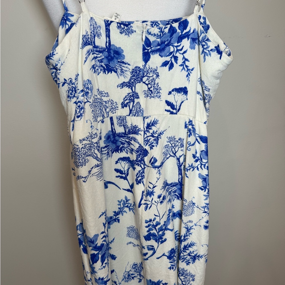 En Creme Blue and White Floral Mini Dress - Picture 3 of 5